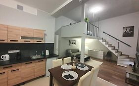 Cute Downtown Apartment